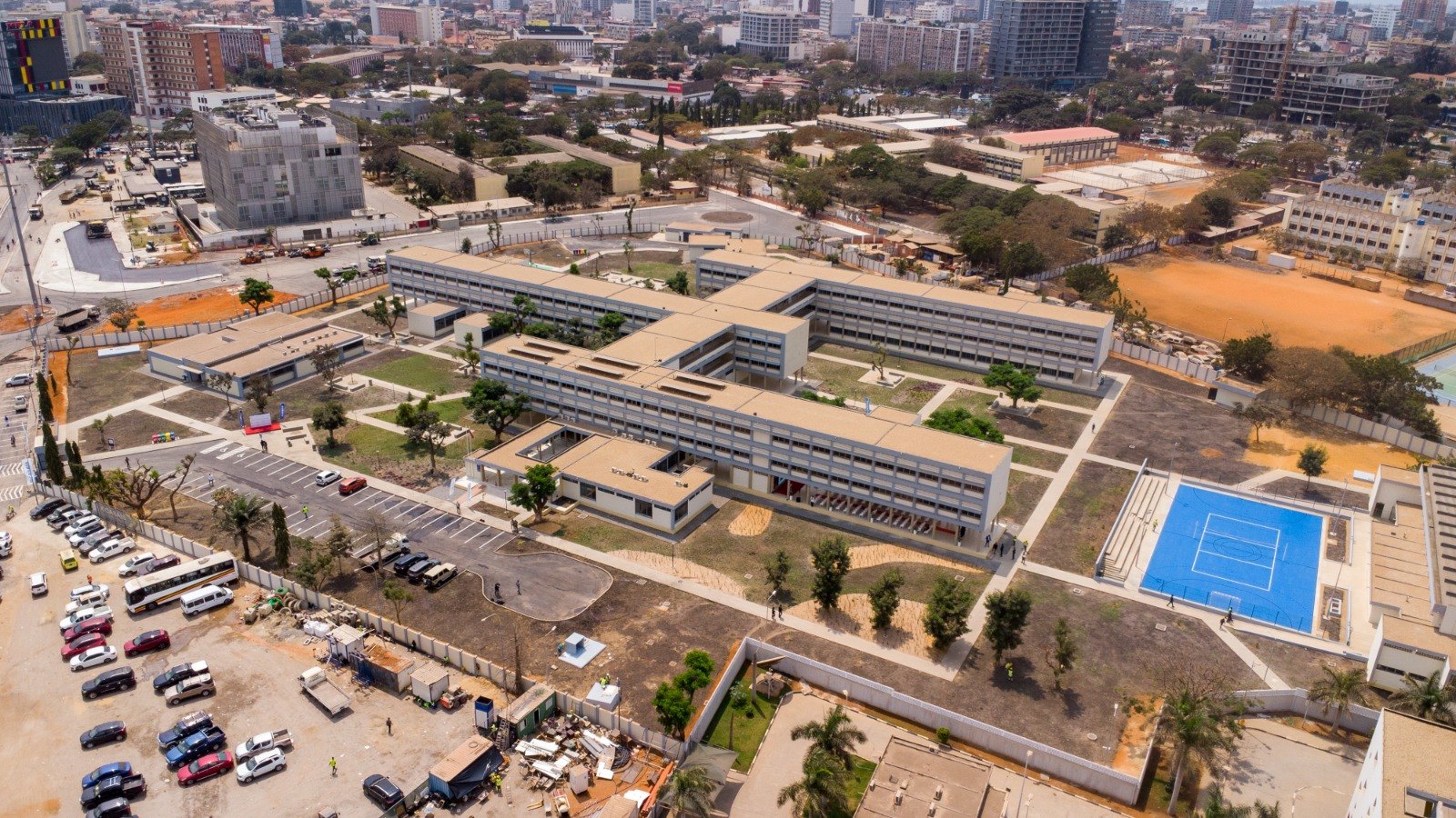 Liceu Ngola Kiluanje — campo de basquetebol
